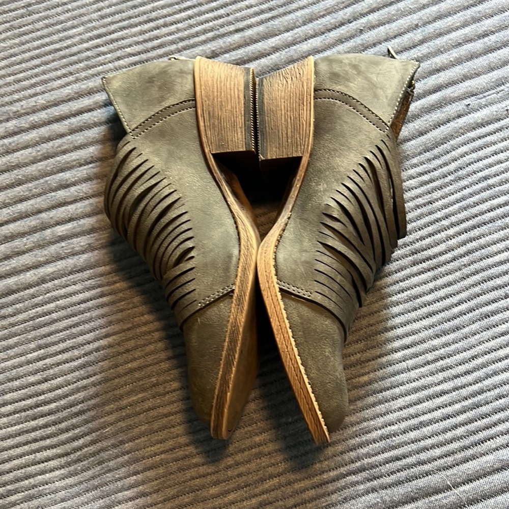 Coconuts by Matisse - Gray Booties - 5.5 - Picture 3 of 8